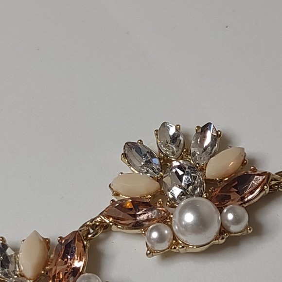 Metal, Faux Pearl, Glass, And Plastic Pretty Necklace 18.5 To 20.5 Inches - Picture 6 of 15